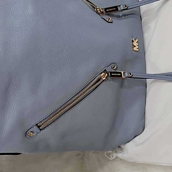Micheal Kors Light Blue Large Tote - Picture 4 of 13